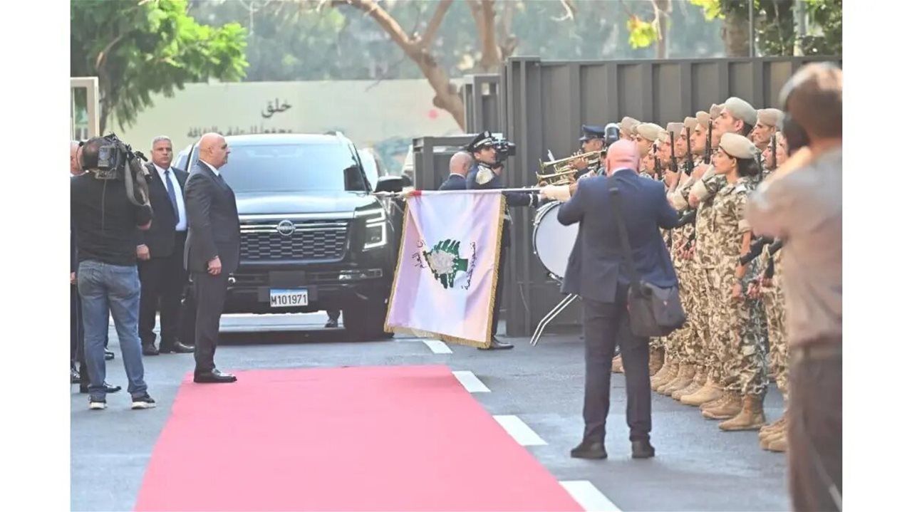  البعض لا يريد مؤسسات الدولة.. عون: لا تتأثروا بالتافهين! 