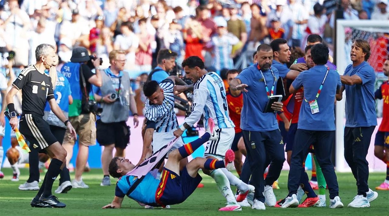 "فيفا" يخفّف أثر عقوبات الأرجنتين