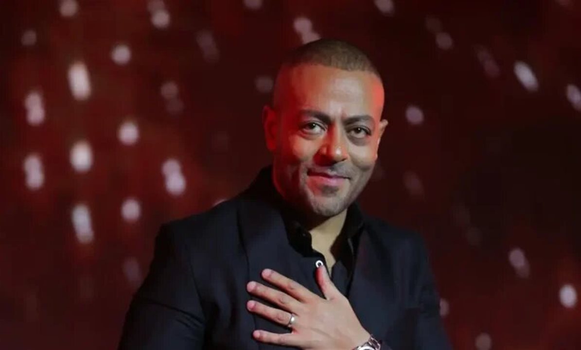 تامر عاشور يدافع عن عامل فندق وهذا ما تم كشفه