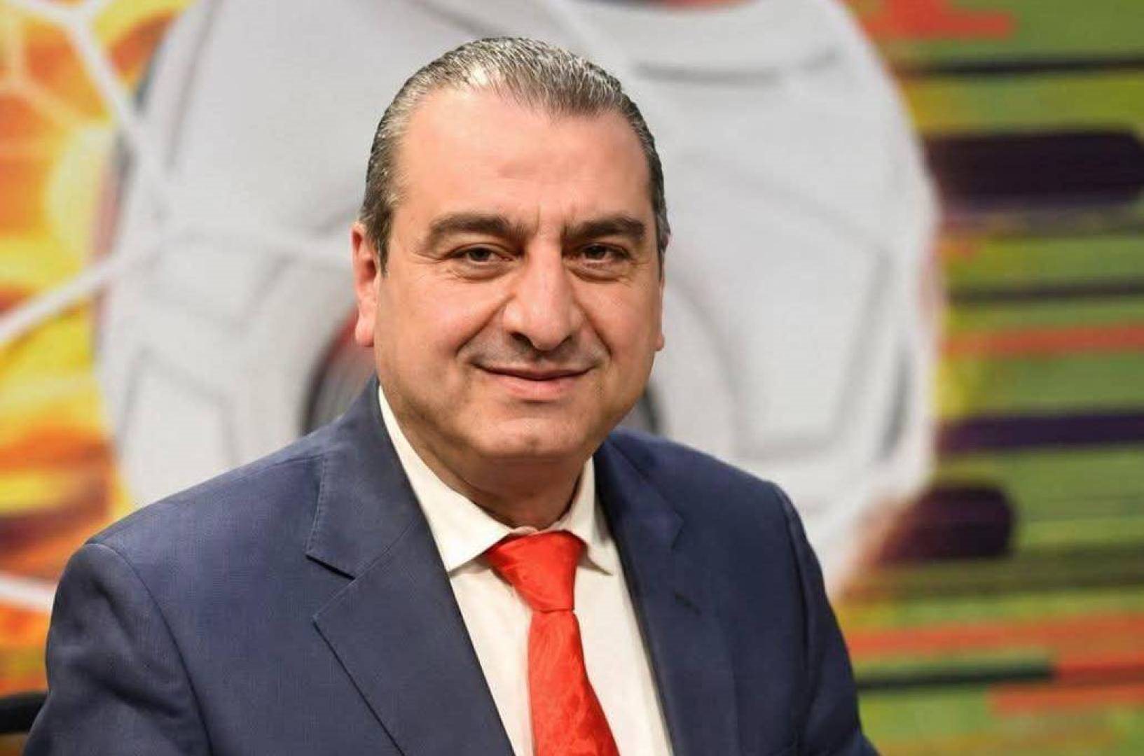رحيل صوت الملاعب السورية.. وفاة المعلق إياد ناصر بعد 30 عاماً خلف الميكروفون