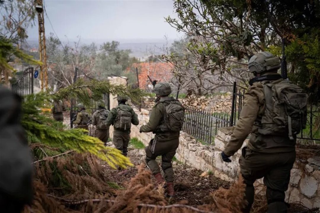قوة إسرائيلية تتوغّل في حلتا.. نداءات عبر مكبرات الصوت وحصار للأهالي