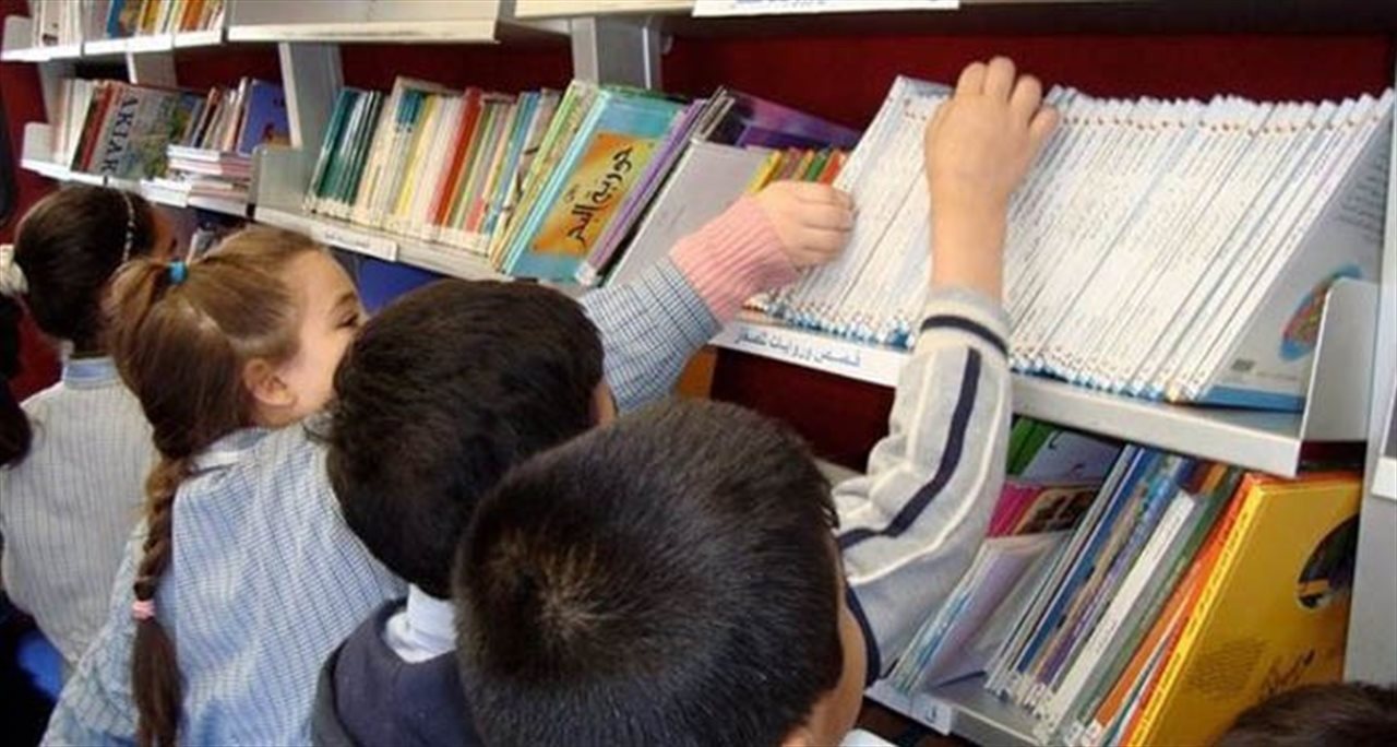 "كتب المدارس الخاصة باهظة".. من يملك قرار التسعير؟