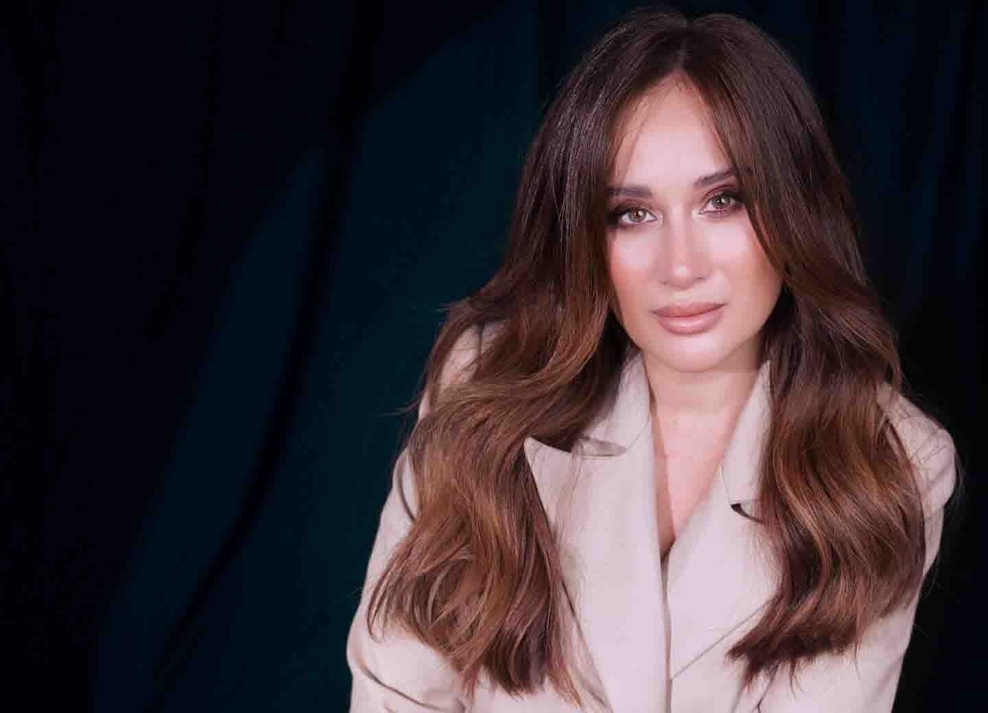 كارين رزق الله بتصريح مفاجئ عن منافسة ابنتها لها: "لازم نزيحها".. ونانسي خوري تبكي بعد تكريمها