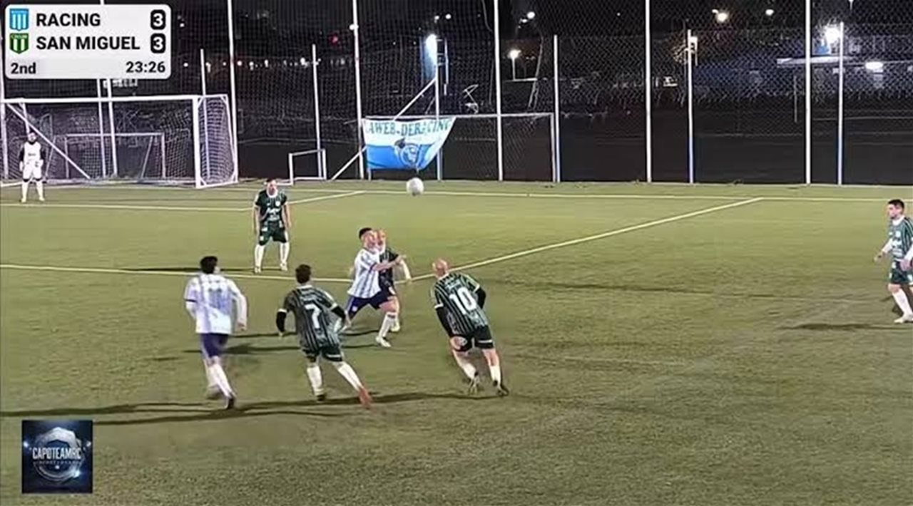 فيديو - لاعب يفقد أعصابه ويضرب الحكم