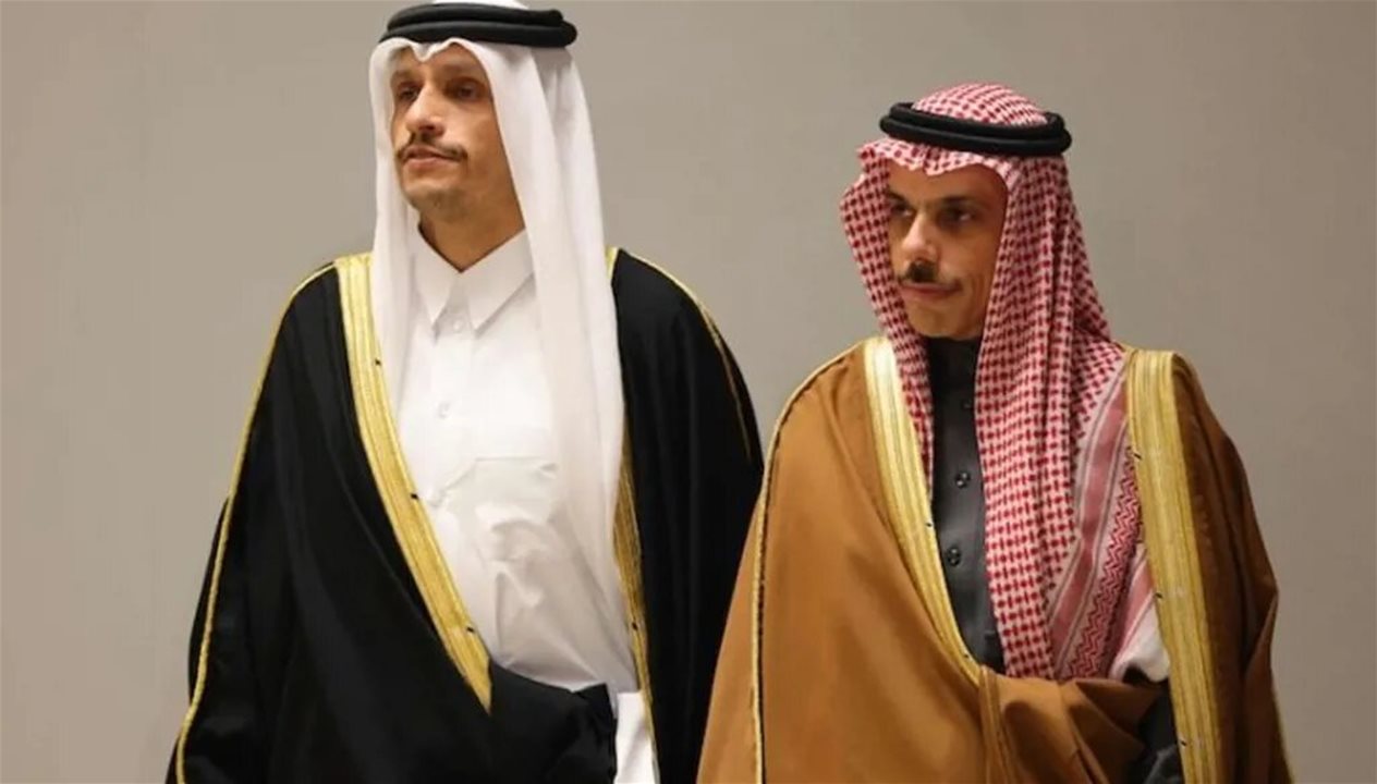 وزير الخارجية القطري يتصل بنظيره السعودي.. وهذا ما بحثاه