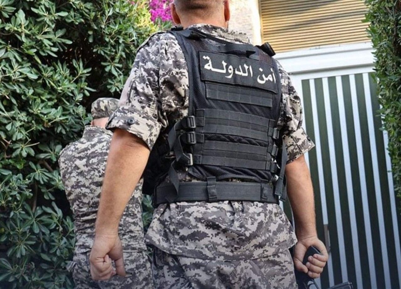 رشاوى مقابل رخص نقل الحطب.. توقيف مأمور أحراش كسروان