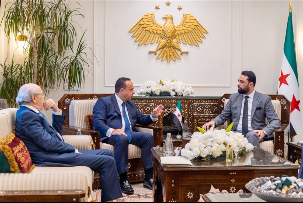 الهزاع يبحث سبل تعزيز التعاون والتواصل في المجالات المصرفية والمالية