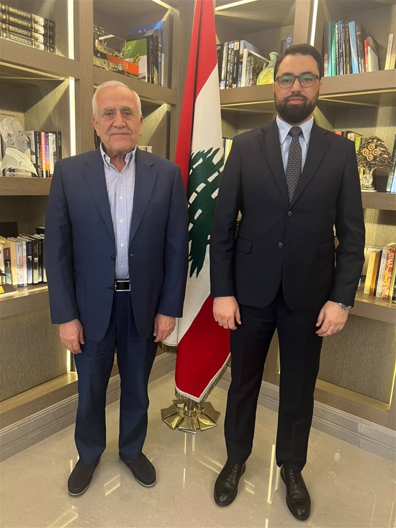 الهزاع يزور الرئيس الأسبق ميشال سليمان 