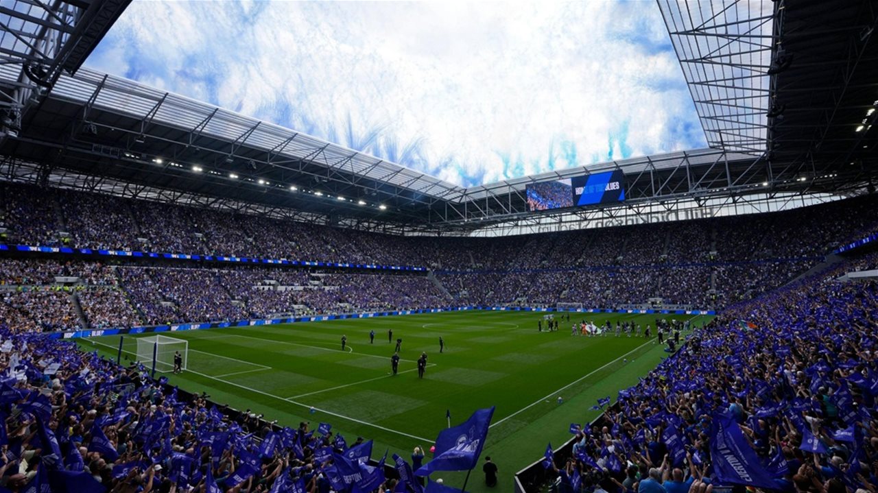 إيفرتون يمنح المشجّعين فرصة عيش حياة اللاعبين 