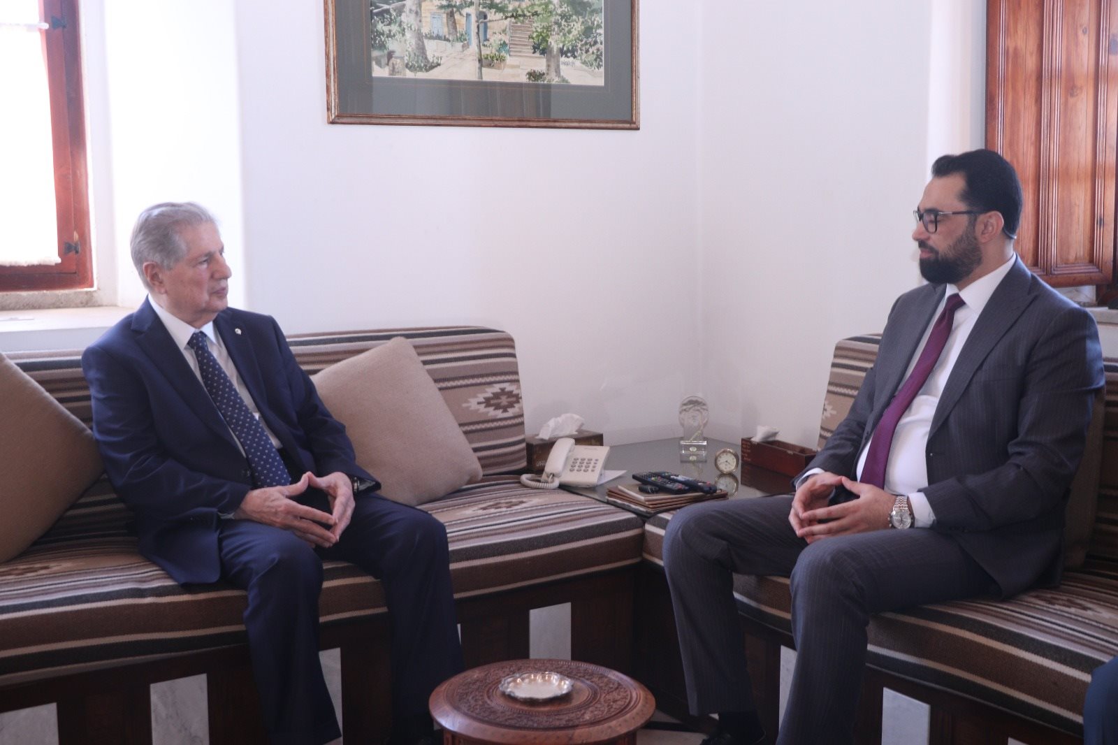 "صفحة جديدة بين لبنان وسوريا".. بين الرئيس أمين الجميّل والهزاع