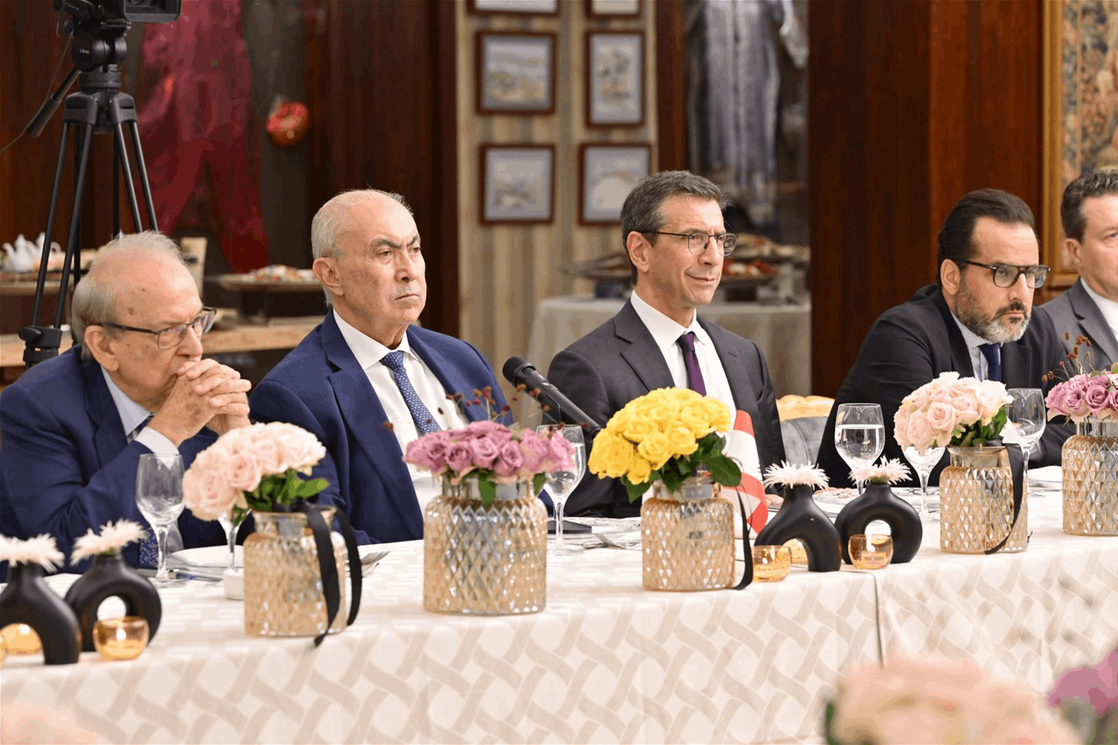 وفد صندوق النقد على مائدة مخزومي: مسؤوليتنا تأمين تعافي لبنان واستعادة ثقة شعب