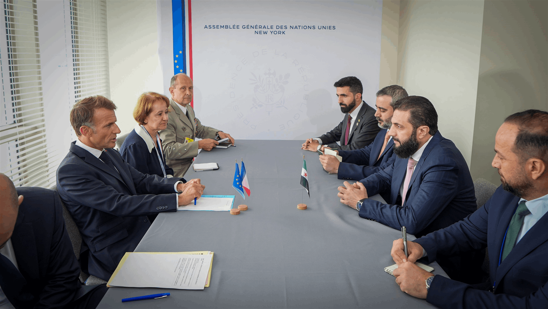 الرئاسة السورية: الرئيس الشرع بحث مع نظيره الفرنسي في نيويورك تعزيز العلاقات بين سوريا وفرنسا ومناقشة مستجدات الأوضاع الإقليمية والدولية