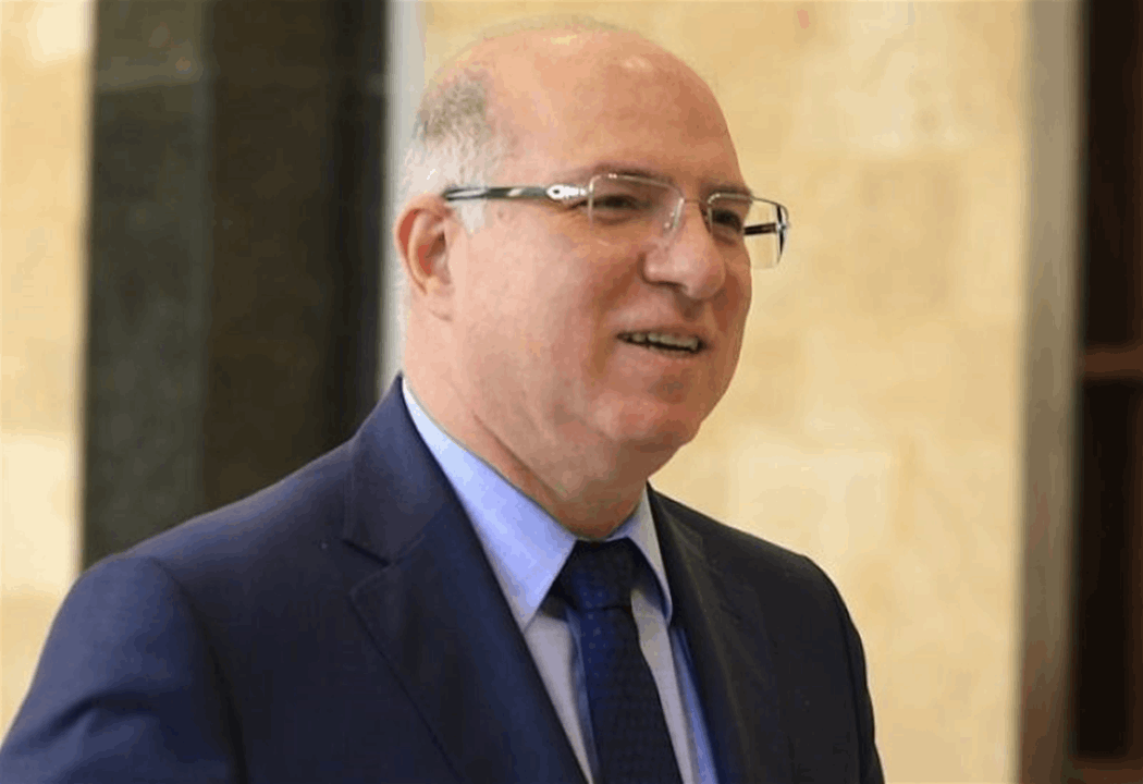 بشأن إجازات العمل.. تعميم من الوزير 