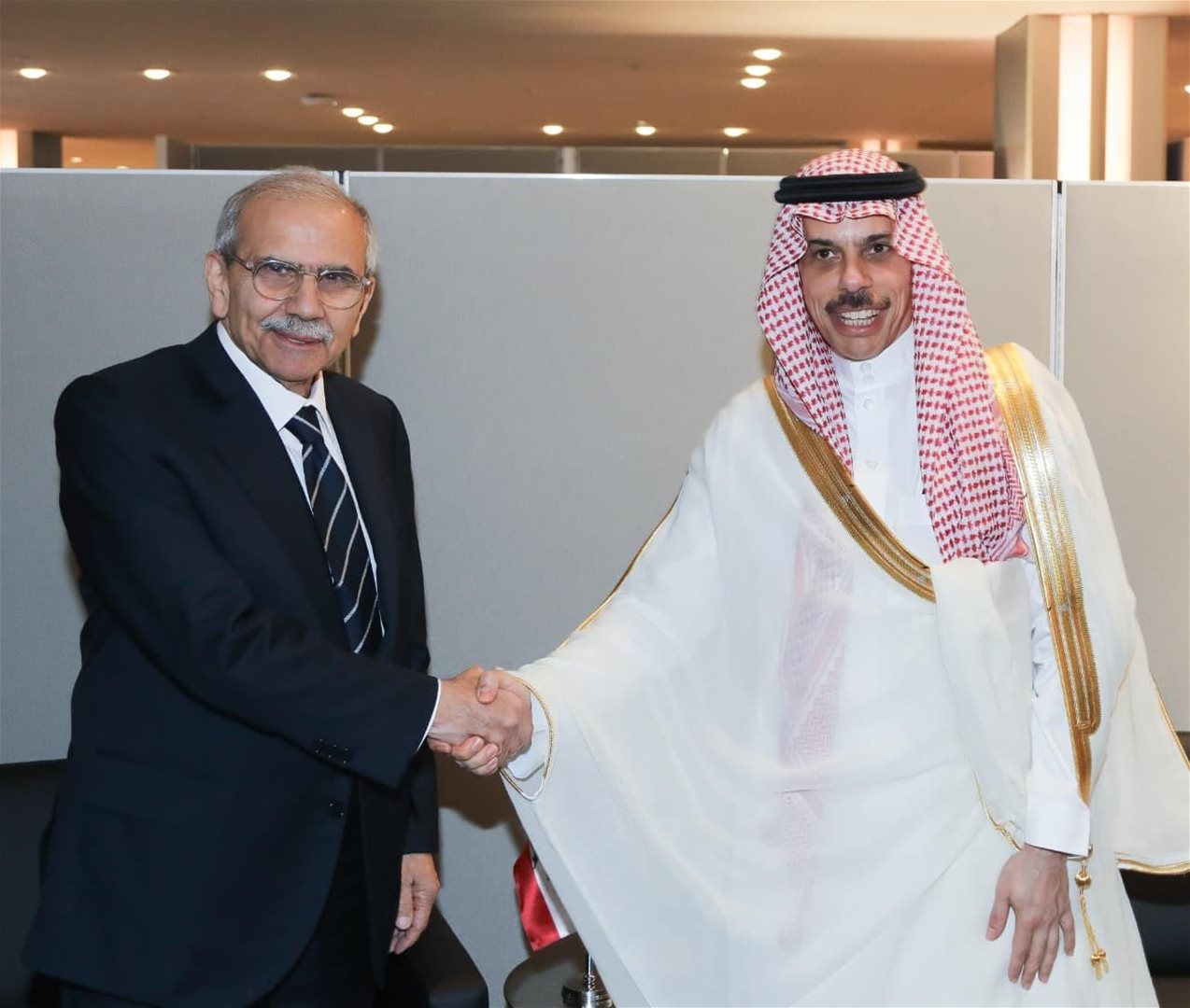 سلام يلتقي وزير الخارجية السعودي في نيويورك (شاهد الفيديو) 