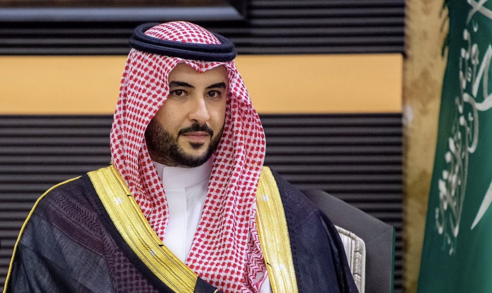 وزير الدفاع السعودي يدعو نائب رئيس الإمارات لزيارة المملكة