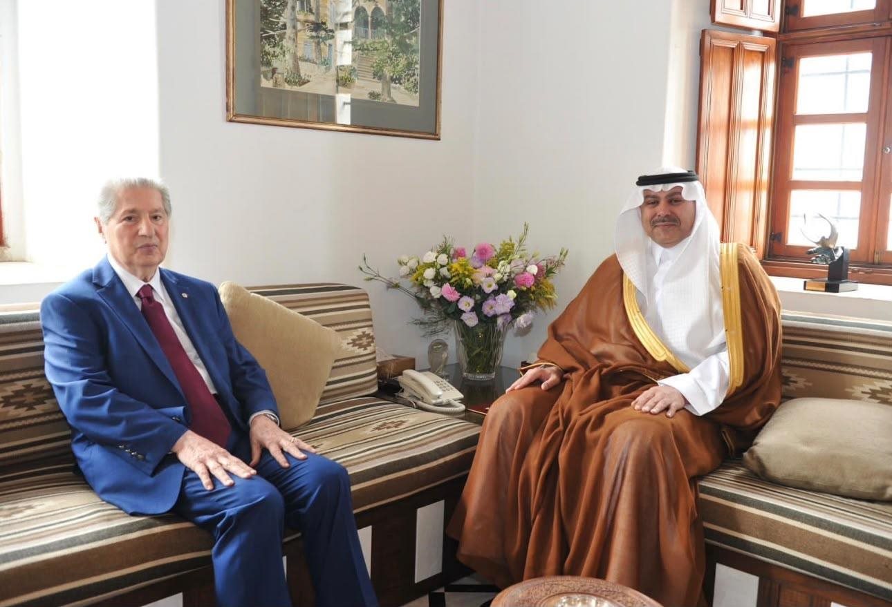 الدوسري بحث مع الجميّل مواضيع وقضايا تخص الشأن اللبناني