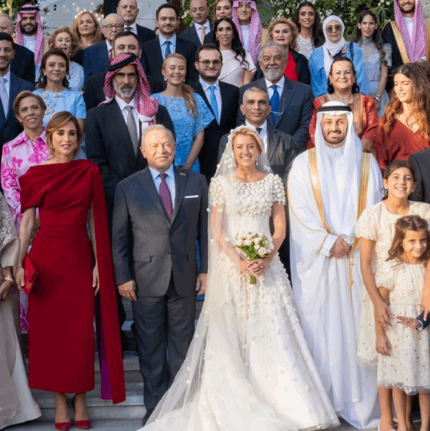 العائلة الملكية الأردنية تحتفل بعقد قران الأميرة سارة.. والملكة رانيا تهنّئ العروسين
