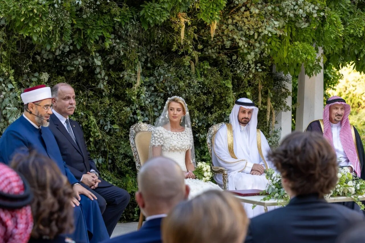 لقطات جديدة من عقد قران الاميرة الاردنية سارة بنت فيصل ومعلومات عن عريسها تتصدر