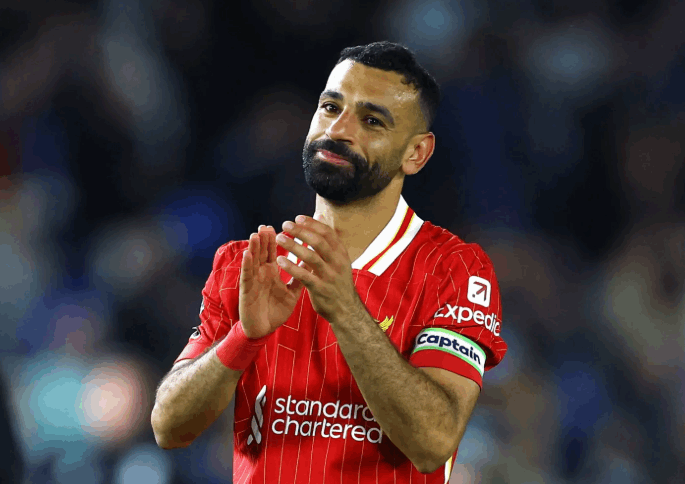 محمد صلاح يحتضن نجله «ليل» في أول ظهور.. ونجوم الفن يتفاعلون