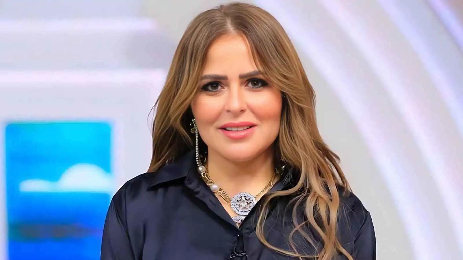 مها الصغير تظهر بالحجاب مجدداً وتطلب الدعاء لنجلها ياسين السقا بعد تعرضه لوعكة صحية