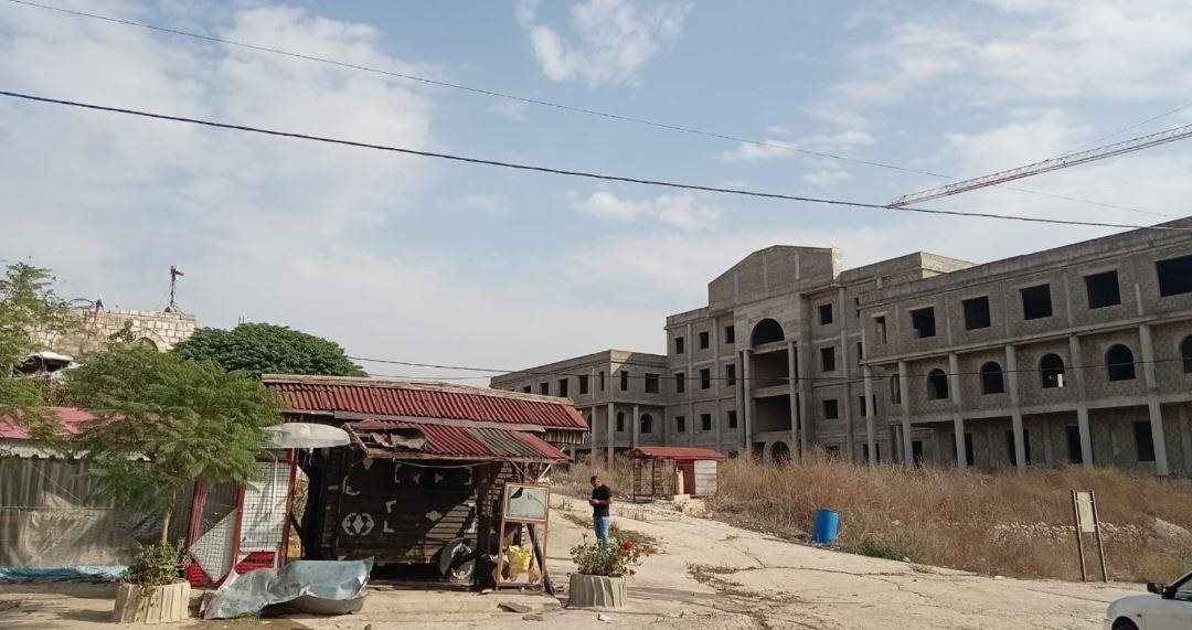 مراسل الجديد: مسيّرة إسرائيلية استهدفت كوخاً مقفلاً على طريق الجامعات من دون إصابات
