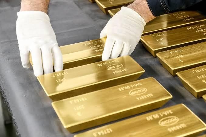 الأونصة الذهبية تتراجع..  فكم بلغ سعرها؟