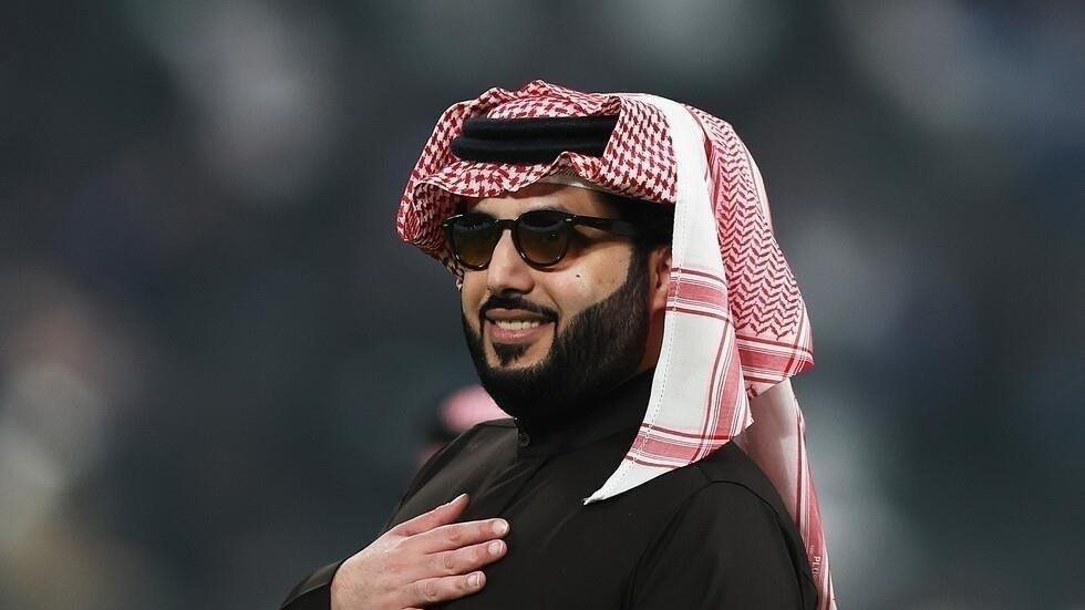 المستشار تركي ال الشيخ يتكفّل بأولاد المواطنة السورية بثينة عويضة.. خطوة مؤثرة تحظى بتفاعل واسع 