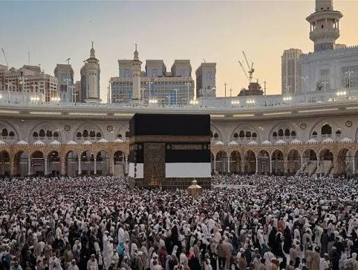 ضريبة على الحج في لبنان.. وبالأسماء: شخصيات بارزة حجّت مجاناً | شاهد التقرير 