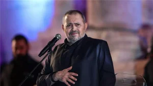 معجب يقتحم حفل جورج وسوف في العراق.. لحظة مفاجئة تخطف الأنظار