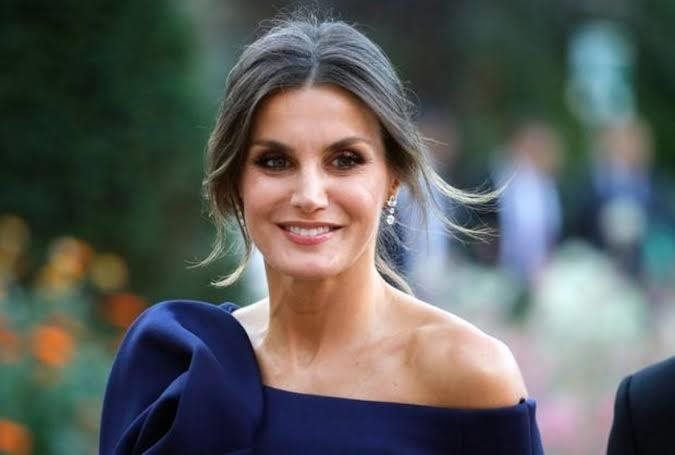 Spain’s Queen Letizia Falls Aboard Fishing Boat During Royal Visit, Moment Caught on Camera