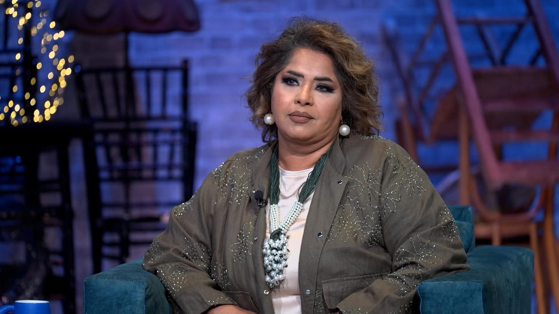 هيا الشعيبي تتحدث عن الفقر والمعاناة في طفولتها ولم تتمالك دموعها لهذا السبب