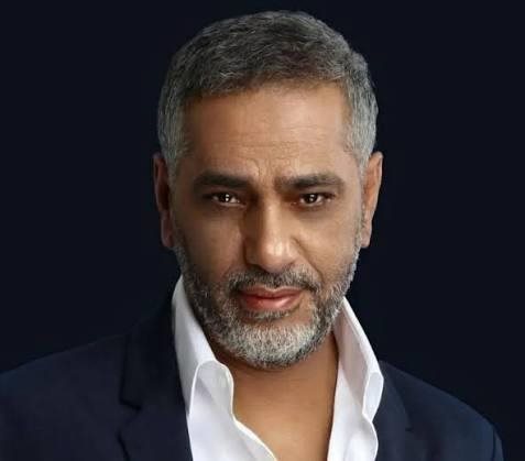 من بروفات الخُبر.. فضل شاكر برفقة ابنه محمد في التحضيرات الأخيرة لحفلهما المنتظر الليلة!