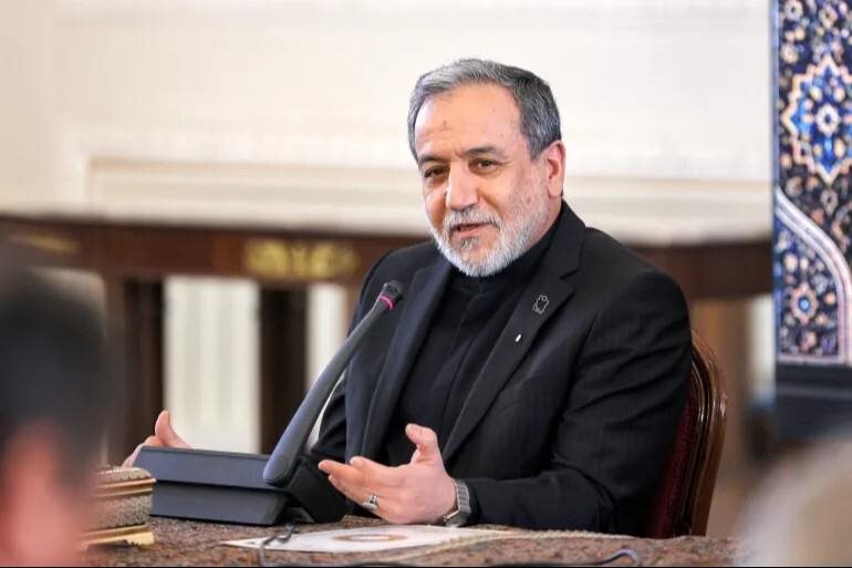 طهران ترحّب بتوسيع الحوار.. وتُحذّر واشنطن من "خطأ جديد"!