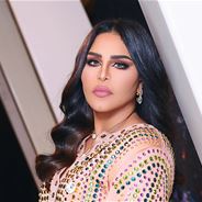 وسامة ابن احلام الشامسي تخـ ـطف الأنظار وفخامة سيارته الرياضية حديث الجمهور