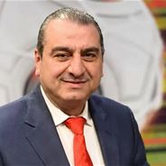 رحيل صوت الملاعب السورية.. وفاة المعلق إياد ناصر بعد 30 عاماً خلف الميكروفون