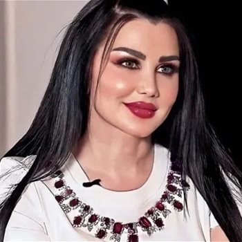 جيني إسبر تكشف تفاصيل لقائها الأول مع ياسر العظمة وكيف تغيّرت حياتها