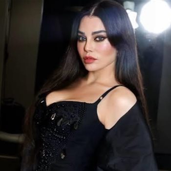 إطلالة سوداء ساحرة لهيفاء وهبي تخطف الأنظار في أسبوع الموضة بميلانو