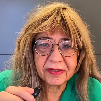 نادية كرم ترد على شقيقتها عبير أحمد: “خربتي الناس علي.. أنا تعبانة ومريضة وأحتاج مساعدة”