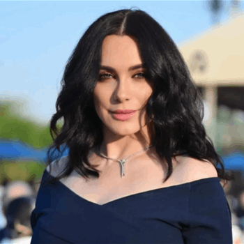 سلاف فواخرجي تستعيد صوت والدها بقصيدة كتبها لها.. وفيديو يلامس وجدانها