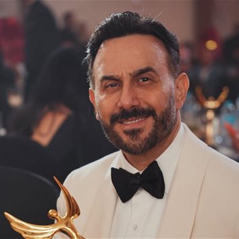 قصي خولي يوثق زيارته الى قبر والده ويعلق: "الله يرحم روحك يا نور عيوني"
