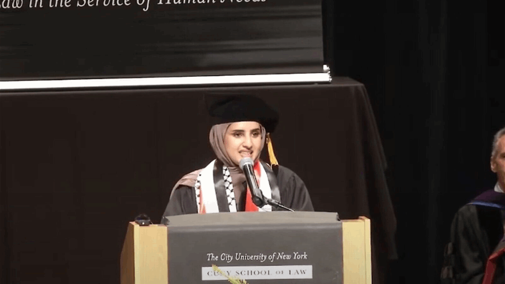 بالفيديو ـ طالبة يمنية تهز أميركا وتشعل ثورة في جامعة نيويورك..جمهوريون يطالبون بإغلاق الجامعة  !