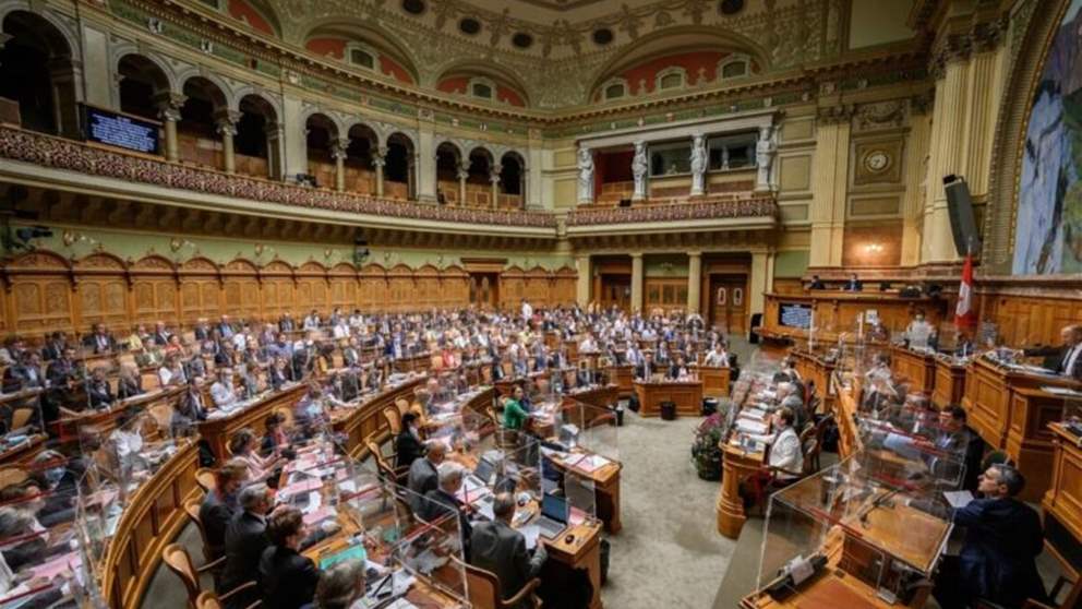النواب السويسريون يصوّتون ضد مشروع قانون يتيح نقل أسلحة سويسرية إلى أوكرانيا