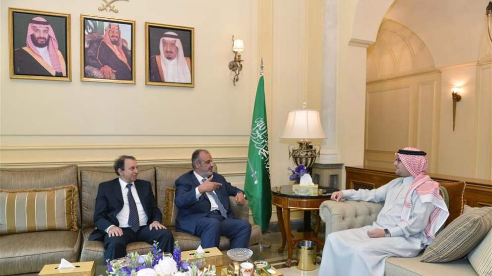 السفير السعودي وليد بخاري يستقبل وزيري الصناعة والمهجرين في حكومة تصريف الاعمال