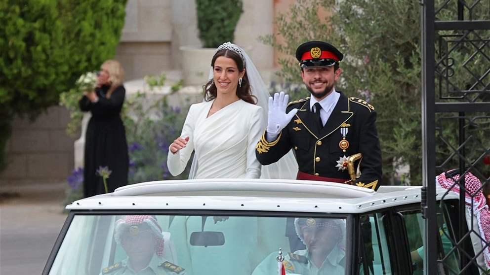 صورة تاريخية من زفاف الامير الحسين و رجوة ال سيف تنال اعجاب الجمهور