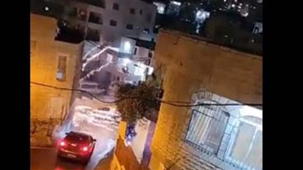 بالفيديو - مواجهات بين الفلسطينيين وقوات الاحتلال في بلدة العيسوية بالقدس المحتلة 
