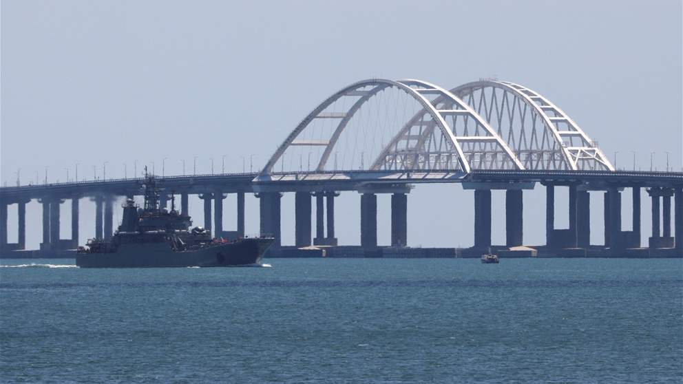 استئناف حركة المرور على جسر القرم بعد تعليقها مؤقتاً 
