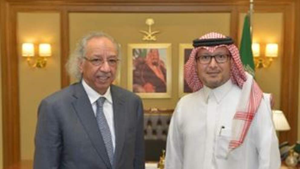   السفير السعودي وليد البخاري يستقبل رئيس مجلس إدارة اتحاد المصارف العربية محمد الجراح الصباح 
