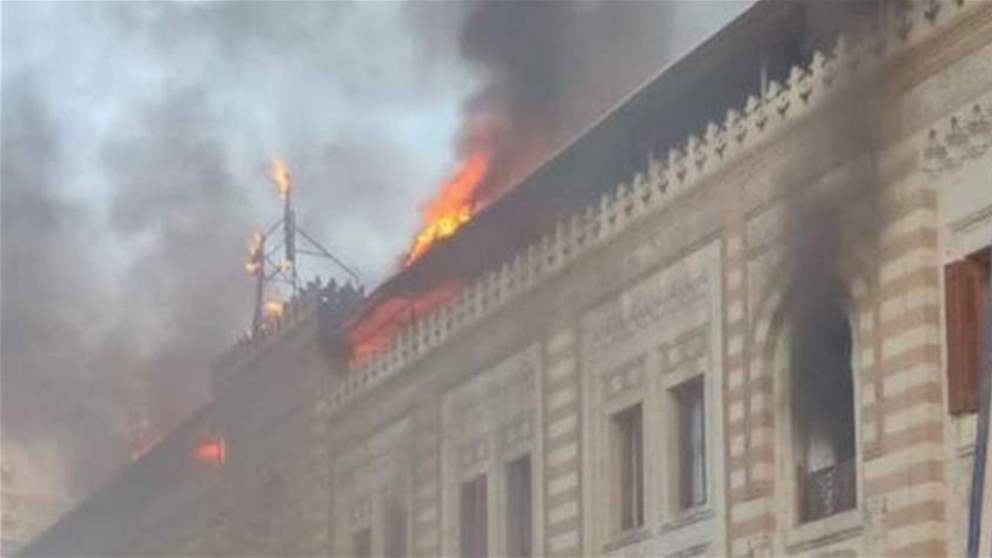 بالصور والفيديو : حريق ضخم في مبنى وزارة الأوقاف المصرية القديم وسط القاهرة