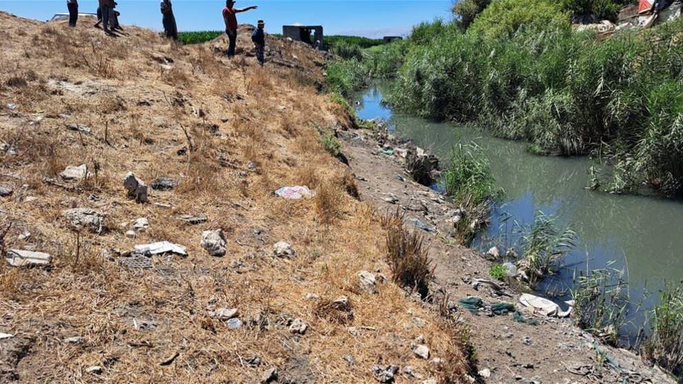  الفرق الفنية التابعة للمصلحة الوطنية لنهر الليطاني تُلزم المُدعى عليه عبد العزيز الخضر بتنظيف مجرى النهر 