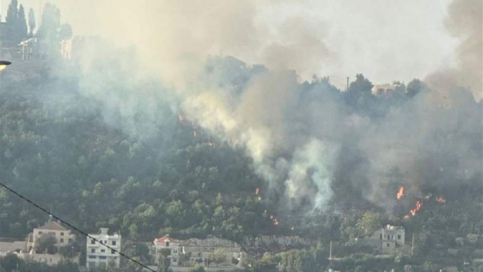 حريق ضخم في بلدة مغمورة والأهالي يناشدون الجيش التدخل 